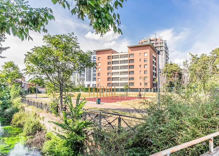 Milan - Bocconi E Navigli - Spacious 3Br 95 M - Free Parking